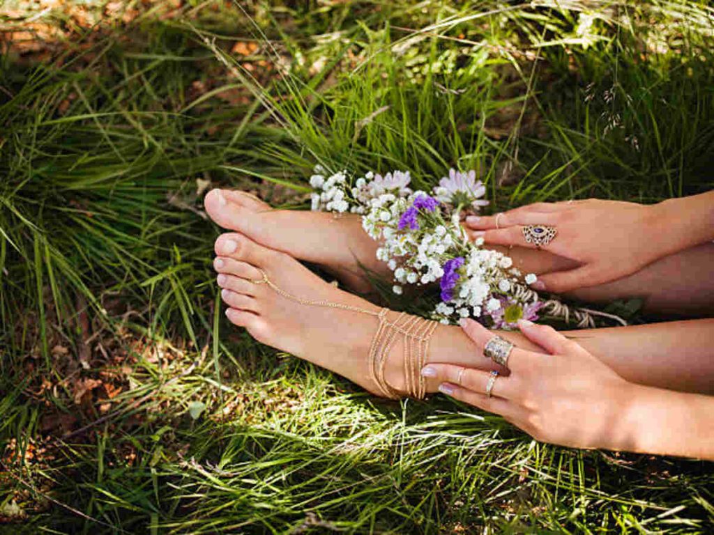 Flower Ankle Tattoo - A Beautiful Way to Express Yourself 1 Flower Ankle Tattoo - A Beautiful Way to Express Yourself