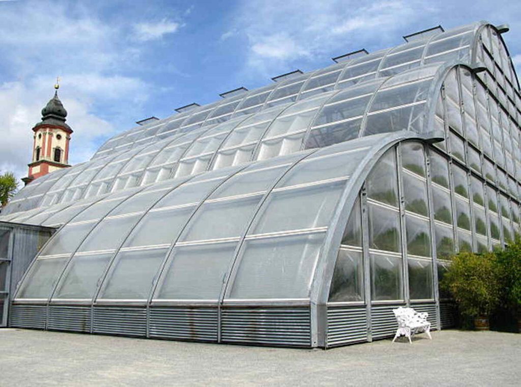 The Glass House - A Museum of Modern Architecture