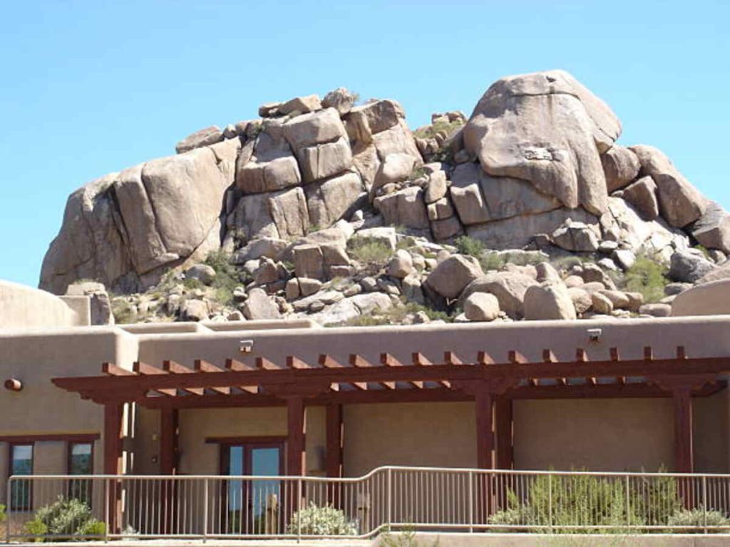 Eagle Cliff Boulder House in Joshua Tree National Park